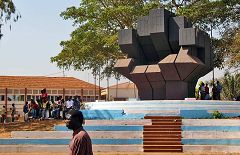 Bissau: monumento Pidjiguiti