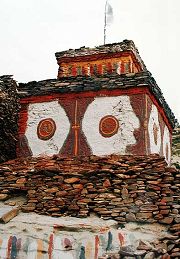 Tama Gaon: chorten