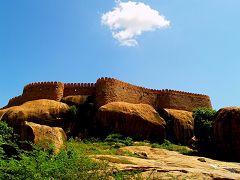 Thirumayam Fort