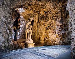 Villa Litta: le grotte vecchie