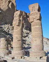 Colonne del tempio di Amon e Mut