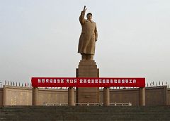 Kashgar - statua di Mao