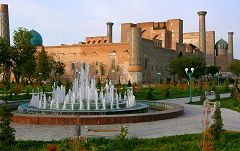 Samarcanda: dietro piazza Registran