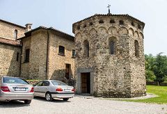 Agliate: battistero della Basilica di San Pietro