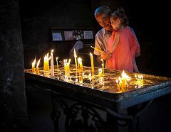 candele nella chiesa di Gayane