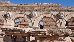 Archi con Gorgoni al foro romano