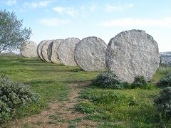 Magdalena Abakanowidz: Negev