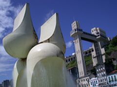 La fontana di Mario Cravo (a bunda)